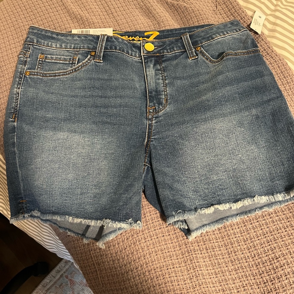 NWT Women’s Jeans Shorts size 12